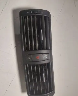 BMW 1 E81 E87 Dash center air vent grill 7059189