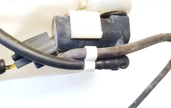 Volvo V50 Windscreen/windshield washer pump