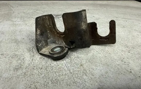 Volvo S80 Gear shift cable bracket