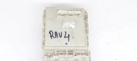 Toyota RAV 4 (XA30) Fuse box set 8273042011 8D150488 0446
