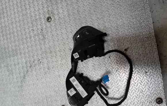 Peugeot 308 Steering wheel buttons/switches 98084115xu