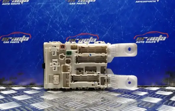 Toyota Prius (XW20) Fuse module 20995L02 5L152132