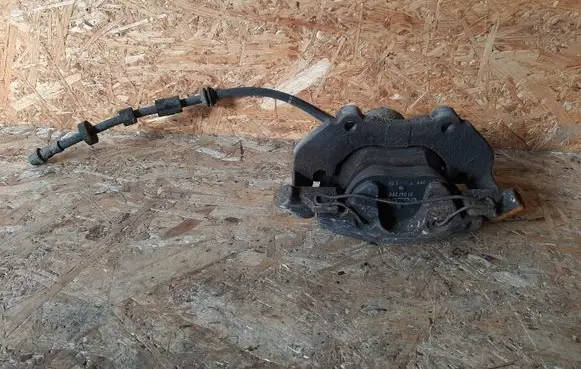 Volvo V40 Front brake caliper