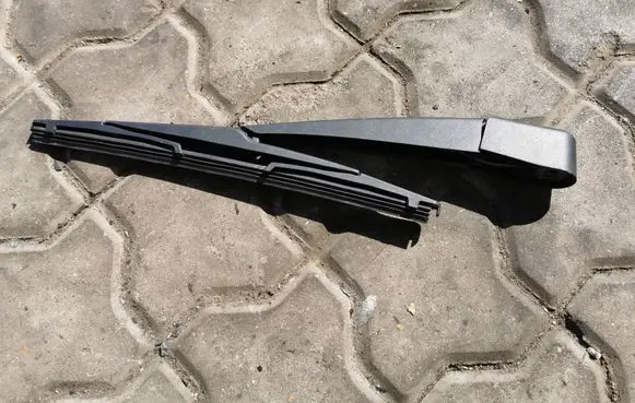 Peugeot 3008 II Rear wiper blade arm 9811749680