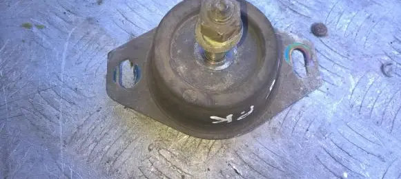 Engine mount bracket