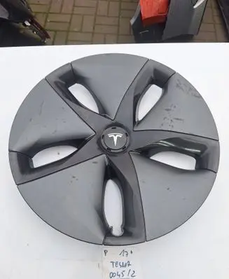Tesla Model 3 R18 wheel hub/cap/trim 104423199B
