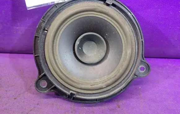 Nissan Versa Front door speaker 28156EA00A