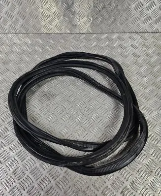 Audi Q7 4M Trunk rubber seal (body) 4M0827705
