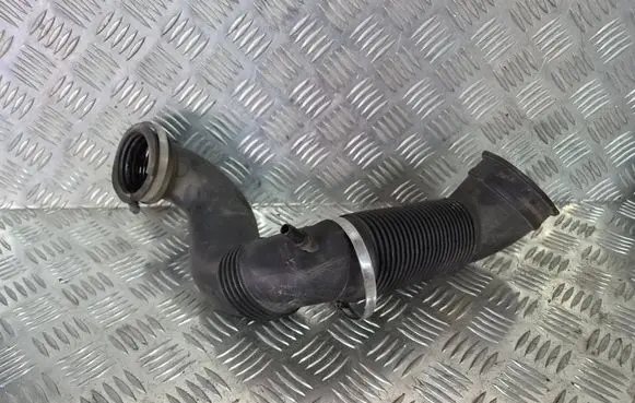 Opel Insignia A Air intake hose/pipe 55560898