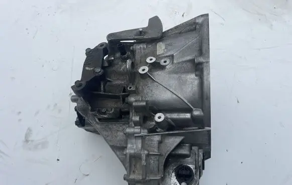Nissan Qashqai Manual 5 speed gearbox JY30B