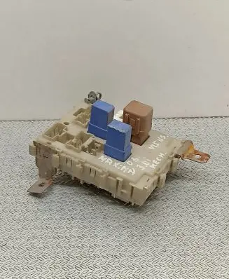 Nissan Maxima Fuse module 243503Y500 0920991