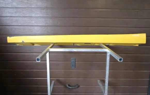 Front sill (body part)