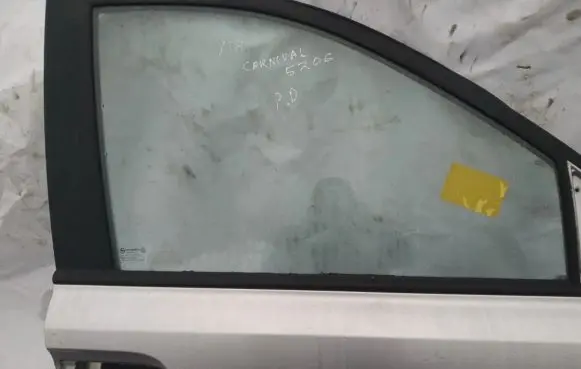 KIA Carnival Front door window glass four-door