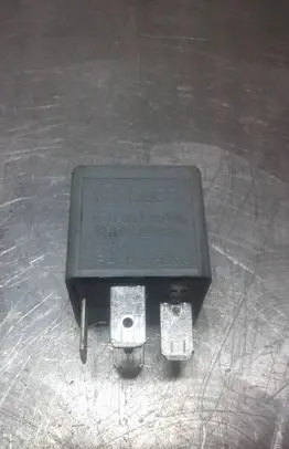 Volkswagen PASSAT B6 Other relay 8D0951253A V23134B52X301