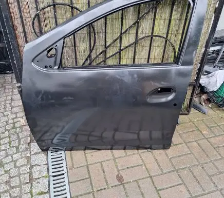 Renault Sandero II Front door