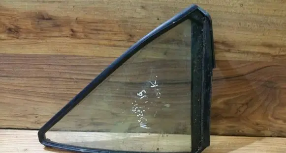 Mazda 323 F Rear side window