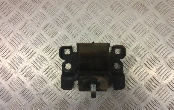 Nissan Navara D23 Engine mount bracket