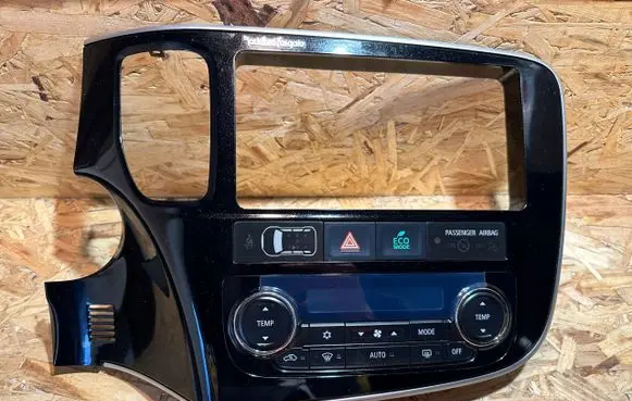 Mitsubishi Outlander Climate control/heater control trim