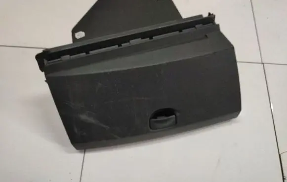 Renault Megane II Glove box