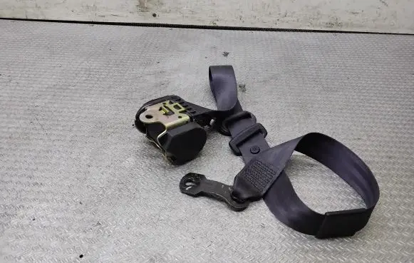 Audi A8 S8 D2 4D Front seatbelt E1040197