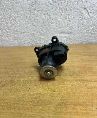 Land Rover Discovery 5 other engine part G4D39F648AA 1758