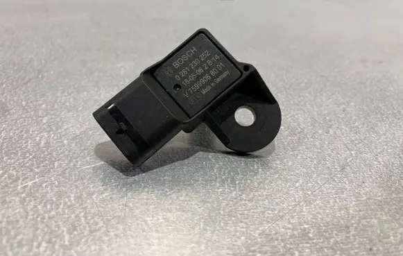 Peugeot 5008 Intake air temperature sensor 0261230252