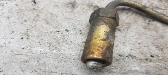 Nissan X-Trail T30 Fuel injector supply line/pipe NOCODE