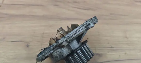 Volvo XC70 Water pump 