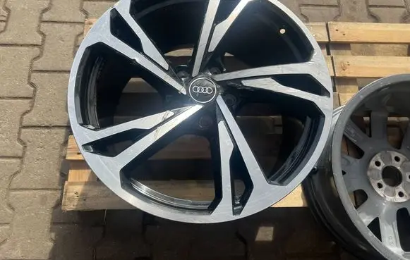 Audi e-tron R20 alloy rim 4J3601025AM 4J3601025AP