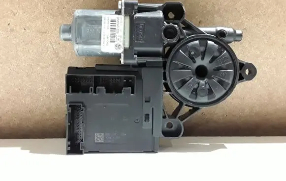Volkswagen PASSAT B7 Front door window regulator motor 3C0959792C 3AA959702A