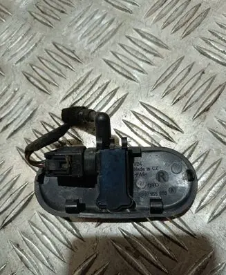 Windshield washer spray nozzle