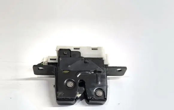 Renault Clio III Tailgate exterior lock 8200076240