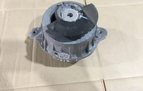 Mercedes-Benz E W213 Engine mount bracket A2132400600