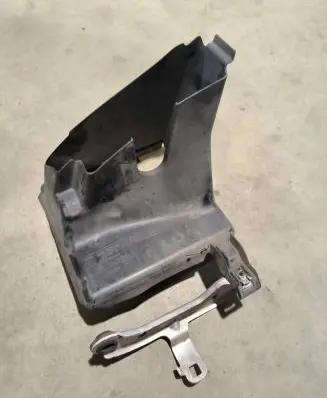 BMW 7 G11 G12 Other engine bay part 74850613 7359789