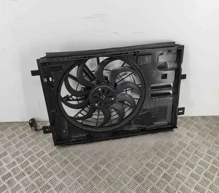 Citroen DS7 Crossback Radiator cooling fan shroud 1674058480