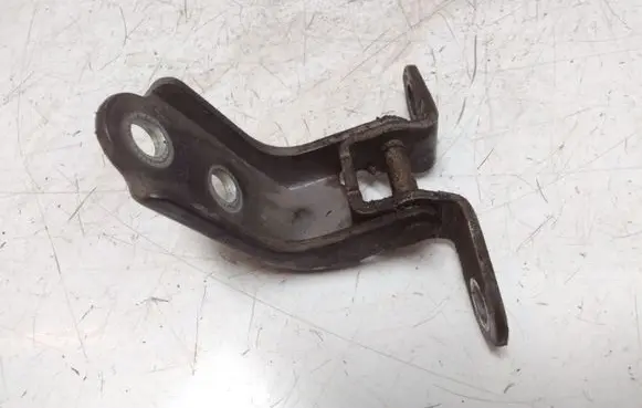 KIA Sportage Front door lower hinge 
