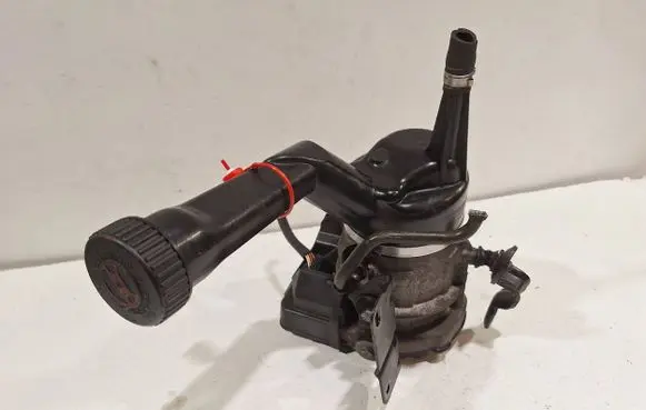 Peugeot 308 Power steering pump 9684979180