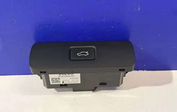Polestar 2 Tailgate/boot open switch button 32350330