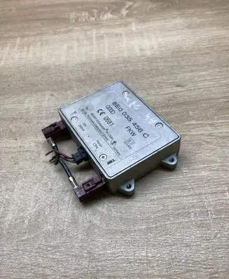 Audi A4 S4 B7 8E 8H Aerial antenna amplifier 8E0035456C