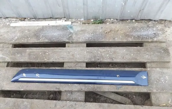Suzuki Grand Vitara I Rear door trim (molding)