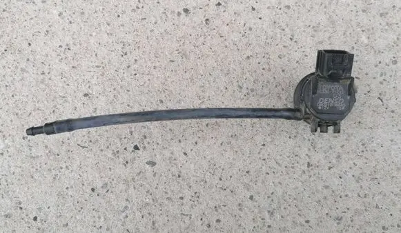 Toyota Land Cruiser (J150) Windscreen/windshield washer pump 85330-71010