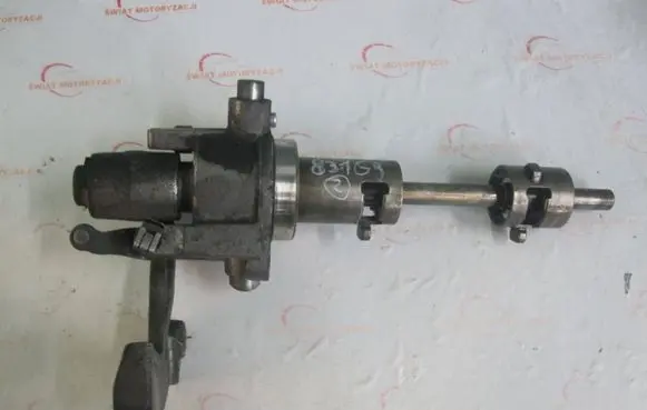 Gear selector/shifter in gearbox