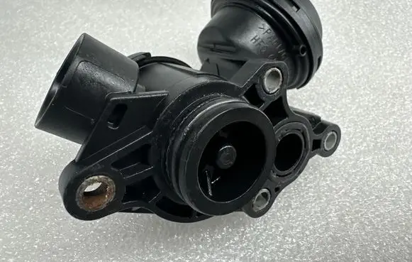 Audi RS5 Coolant heater control valve 06M121678F