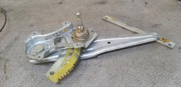 Nissan Note (E12) Rear door manual window regulator 827203VV5A