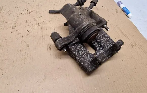Opel Vectra C Rear brake caliper