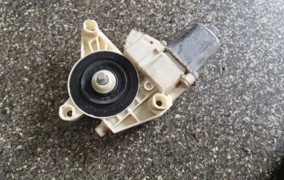 Mercedes-Benz Vito Viano W447 Front door window regulator motor A4479063500
