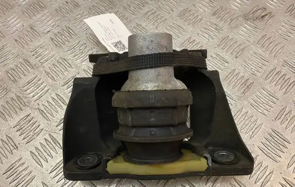 Volvo XC90 Engine mount bracket 31686885 31686885F