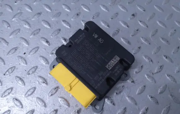 Volkswagen PASSAT B8 USA Airbag control unit/module 561959655
