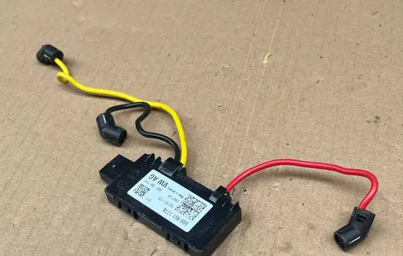 Skoda Kodiaq II Rear glass lock/latch E516 5Q0951177A