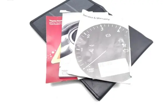 Toyota Auris E180 Owners service history hand book 